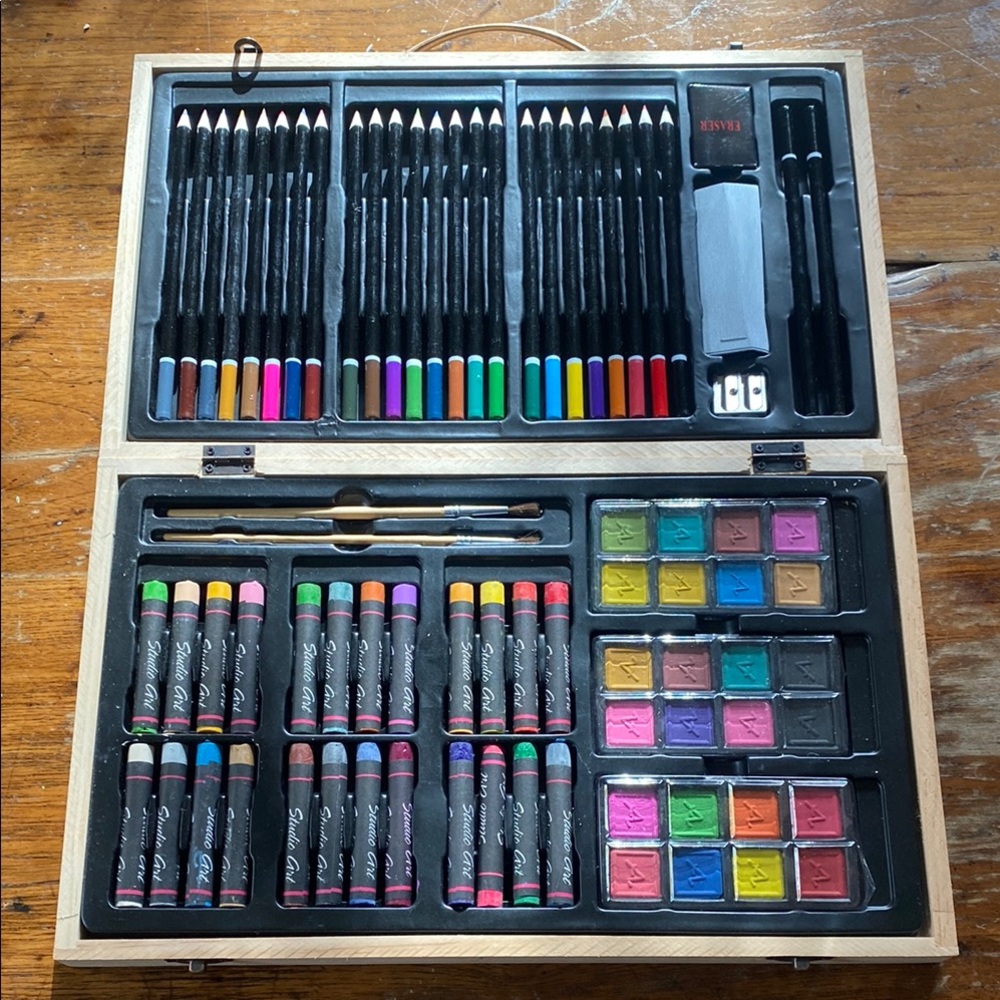 Studio art set